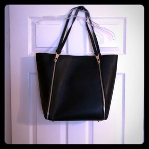 Miztique Annie Zipper Tote!!